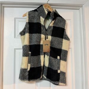 Plaid Fleece Vest in Black and Cream